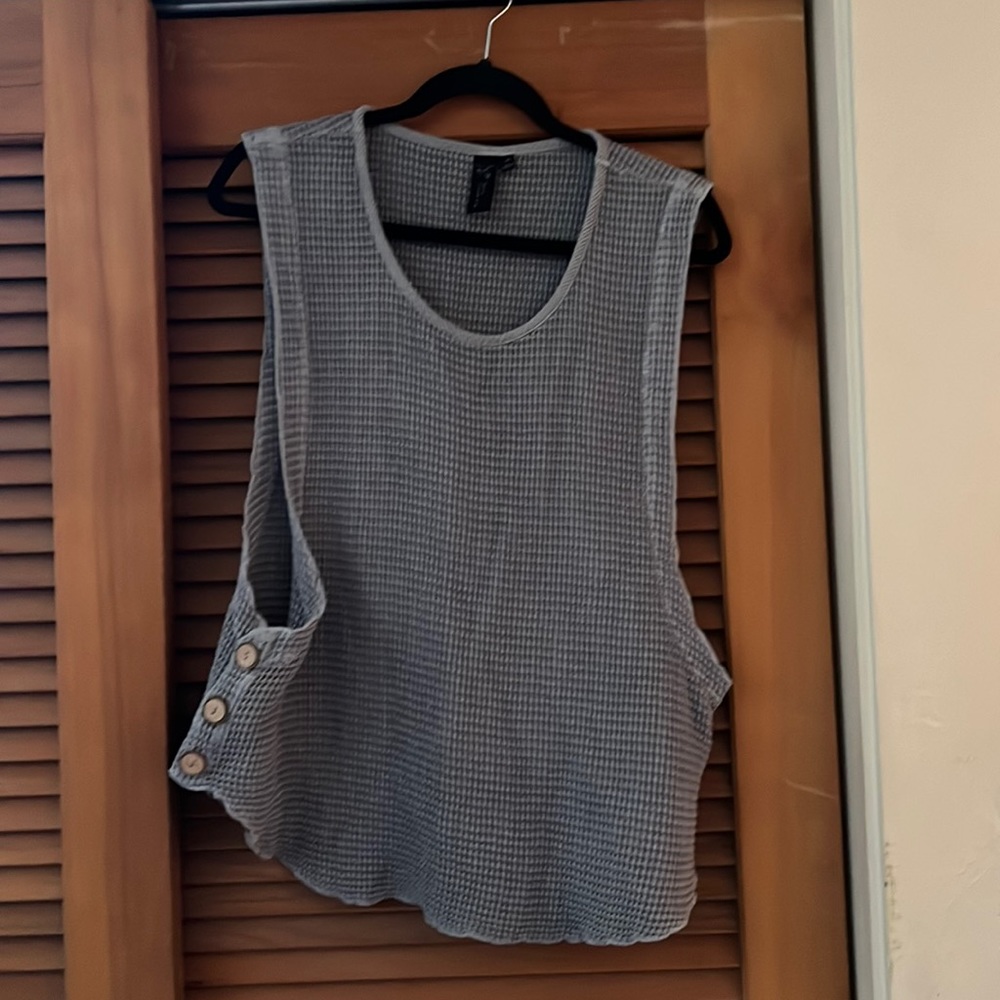 Focus Casual Life waffle knit tank! 100% cotton, wood button detail
